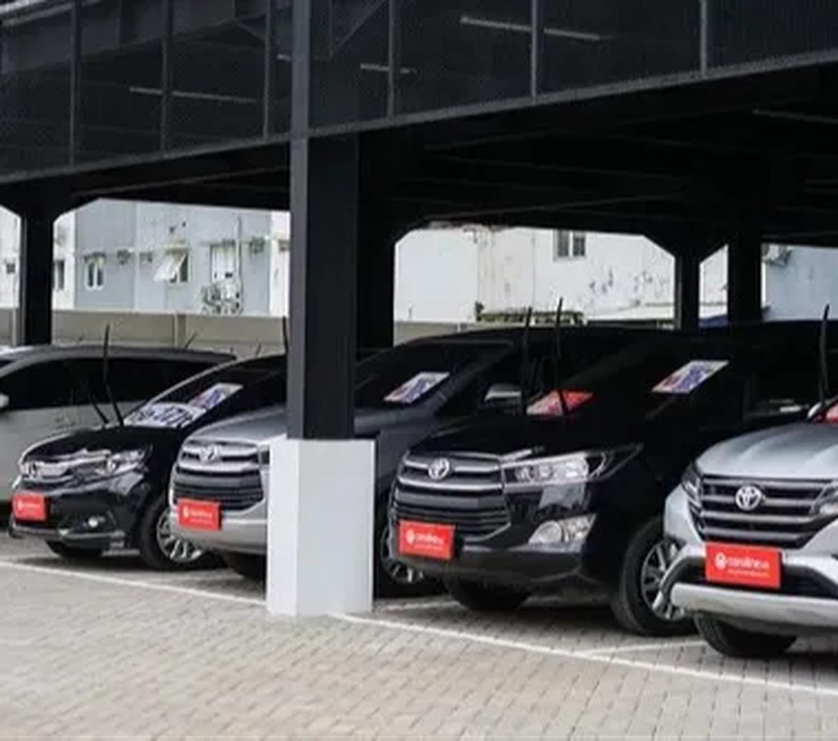 Bila tidak ingin repot soal keaslian surat atau dokumen kendaraan, salah satu opsi masyaralat adalah membeli mobil bekas di platform digital jual-beli mobil bekas. 

Sebab mereka akan mengecek keaslian surat-surat kendaraan ke Korlantas Polri sebelum me