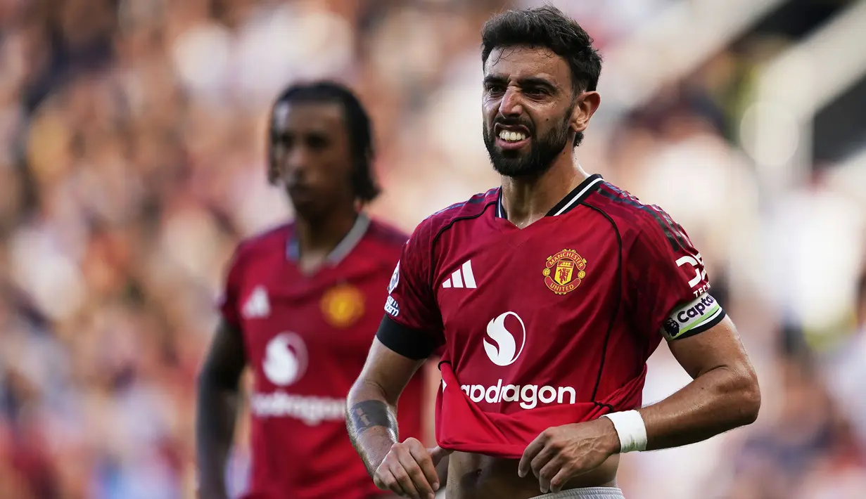 Manchester United memulai musim baru Liga Inggris 2025/2026 dengan hasil buruk. (AP Photo/Dave Thompson)