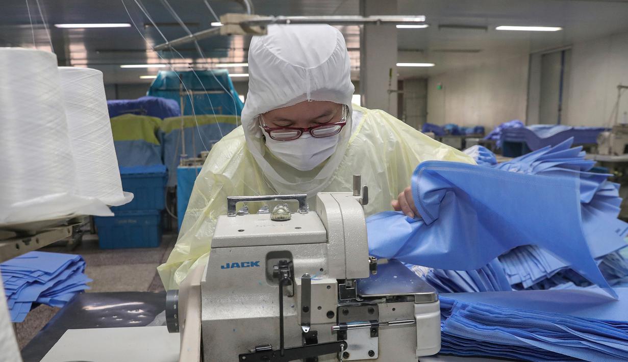 FOTO Virus Corona Mewabah Pekerja  China Sibuk Produksi 