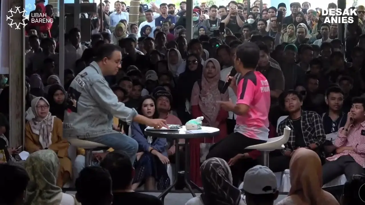 Calon Presiden (Capres) nomor urut satu Anies Baswedan saat menghadiri acara 'Desak Anies' di Mataram, Nusa Tenggara Barat (NTB), Selasa (19/12/2023).