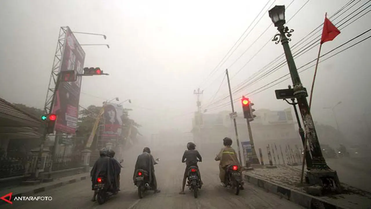 asap-kelud-140214b.jpg