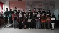 BenihBaik.com dan CodingCamp.id menyalurkan bantuan 70 unit laptop untuk siswa SMK di 10 sekolah (Foto: BenihBaik.com)