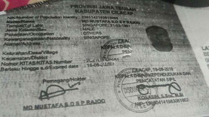 Fotokopi dokumen WNA Singapura pelaku kekerasan terhadap anak dan istri di Majenang, Cilacap. (Liputan6.com/Muhamad Ridlo)