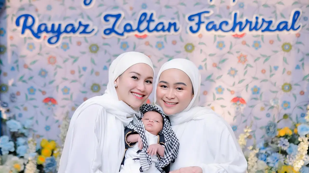 7 Potret Kenangan Ayu Ting Ting Bareng Beby Zoltan, Keponakan yang Baru Saja Meninggal