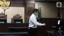 Terdakwa suap penanganan perkara korupsi di Lampung Tengah yang juga mantan Wakil Ketua DPR Azis Syamsuddin usai sidang pembacaan putusan di Pengadilan Tipikor Jakarta, Kamis (17/2/2022). Azis Syamsuddin divonis hukuman 3 tahun 6 bulan penjara dan denda Rp 250 juta. (Liputan6.com/Helmi Fithriansyah)