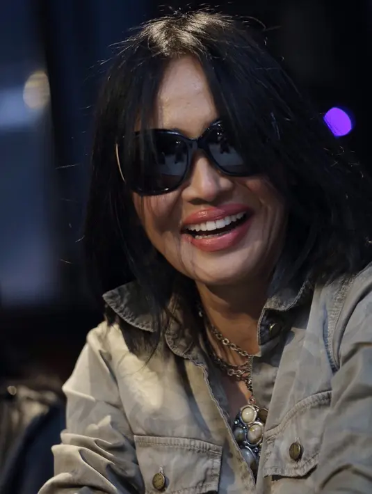 Dalam konser bertajuk 'Terbaik Untukmu', Atiek CB akan menggandeng penyanyi seangkatannya, Nicky Astria dan Ita Purnamasari. Disamping itu juga menggandeng grup Kotak. (Galih W. Satria/Bintang.com)