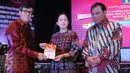 (ki-ka) Menteri Hukum dan HAM Yassona Laoly, Menko PMK Puan Maharani dan Ketua MK Arief Hidayat hadir saat peluncuran buku Birokrasi Digital di Jakarta, Senin (13/6). (Liputan6.com/Helmi Afandi)