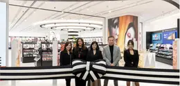 (Dari kiri ke kanan): Jeanyfer, General Manager Merchandising & VM Sephora Indonesia; Pooja Sodhi, General
Manager Franchise Markets Sephora Asia; Selvi Novita Kosasih, Associate Vice President Sephora Indonesia; Patrick
Louis C. Simon, Operational Director PT Panen Lestari Internusa; Shinta Widjaja, Head of Operations Sephora Indonesia