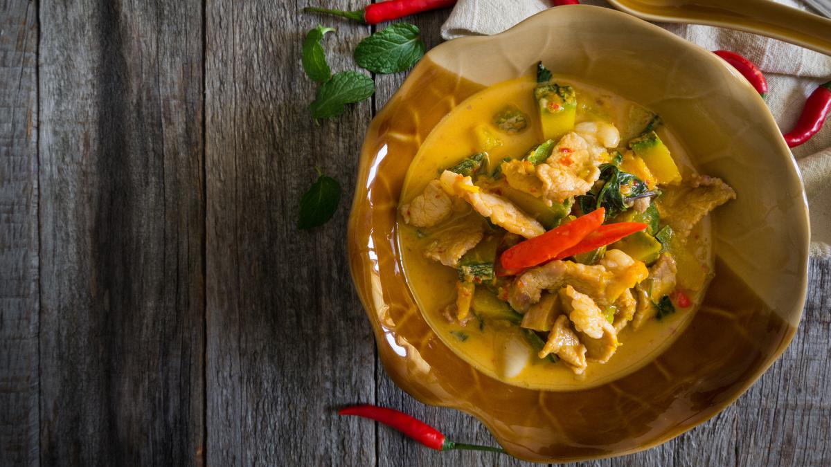 Sayur Ganemo Khas Papua: Hidangan tradisional Papua yang terbuat dari daun melinjo muda dan santan