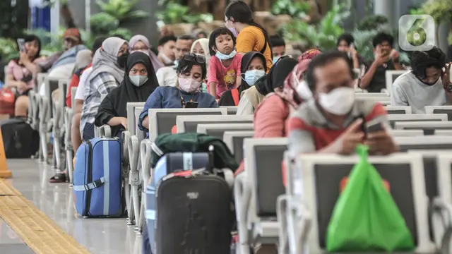 Suasana Stasiun Senen Jelang Libur Nataru