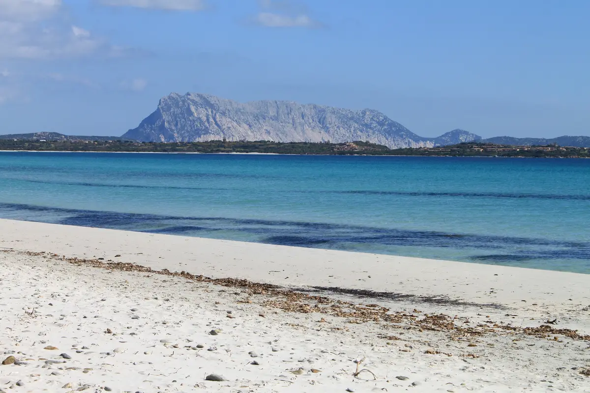 Ancaman Penjara Bagi Turis yang Curi Pasir di Sardinia