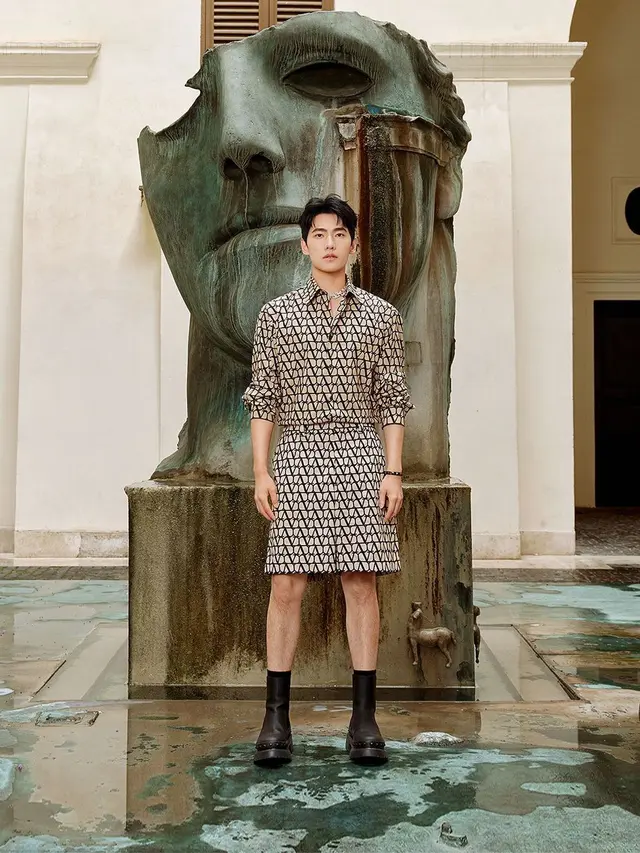 Gaya Menawan Yang-Yang, Aktor China yang Saingi Suga BTS Sebagai BA Valentino