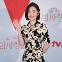 Jeon Do Mi dalam press converence Hospital Playlist yang digelar Kamis (10/6). (Photo by tvN, Courtesy of Netflix)