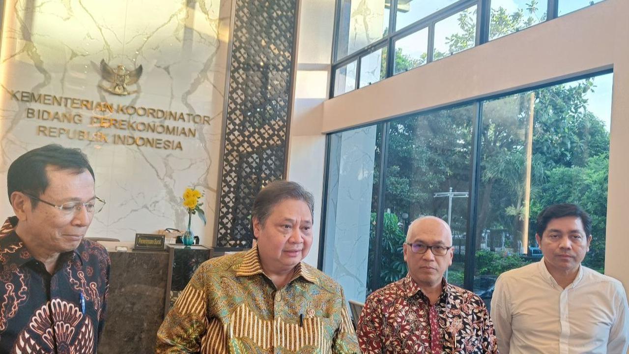 "BLT mitigasi risiko pangan, kita sedang melihat seluruh postur daripada APBN. Anggarannya pasti ada," ujar Menko Airlangga di Jakarta, Senin (22/4).<br><br>