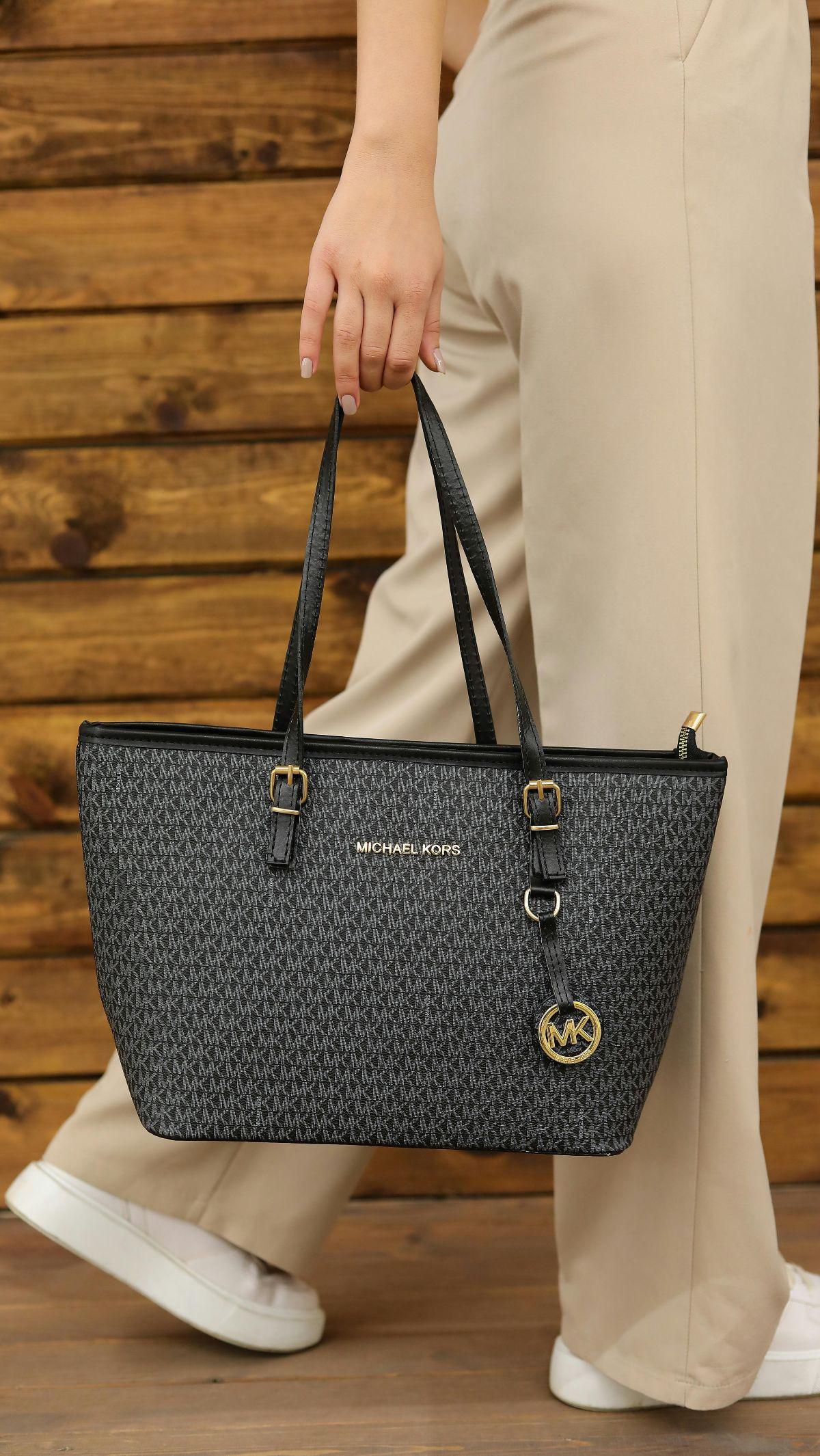 <b>Pilih Tas yang Dapat DIbentuk Menjadi 2 Model</b>