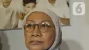 Ratna Sarumpaet memberi keterangan di kediamannya usai dinyatakan bebas dari hukuman pidana kasus penyebaran berita bohong atau hoaks, Jakarta, Kamis (26/12/2019). Dari total hukuman dua tahun, Ratna hanya mendekam di penjara selama 15 bulan. (Liputan6.com/Herman Zakharia)