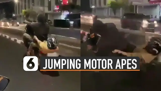 Ada-ada saja yang dilakukan pemuda ini melakukan aksi jumping motor di jalan akhirnya tabrak motor temannya sendiri.