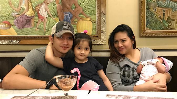 Iko Uwais dan Audy Item (Sumber: Instagram/audyitem)