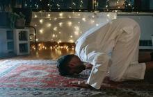 Penjelasan Lengkap Tentang Hukum Sholat Tidak Pakai Peci