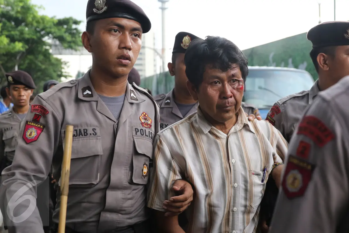 20160322-Pengemudi Go-Jek Babak Belur Diamuk Oknum Supir Taksi