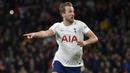 Harry Kane. Striker Inggris berusia 28 tahun yang kini memasuki musim ke-12 bersama Tottenham Hotspur ini menempati posisi ketiga sebagai pemain Liga Inggris pencetak gol terbanyak di semua ajang kompetisi. Hingga kini ia telah mencetak 21 gol di semua ajang dari total 39 laga. (AP/Rui Vieira)