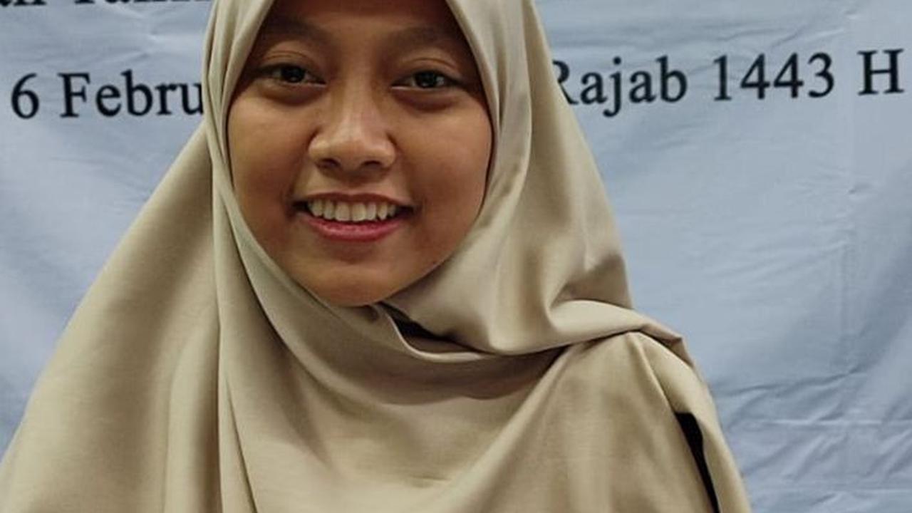 Ternyata, pilihannya untuk tinggal di Rumah Tahfidz merupakan pilihan yang tepat. Dalam waktu 1 tahun, dia berhasil menghafal 17 juz.<br>