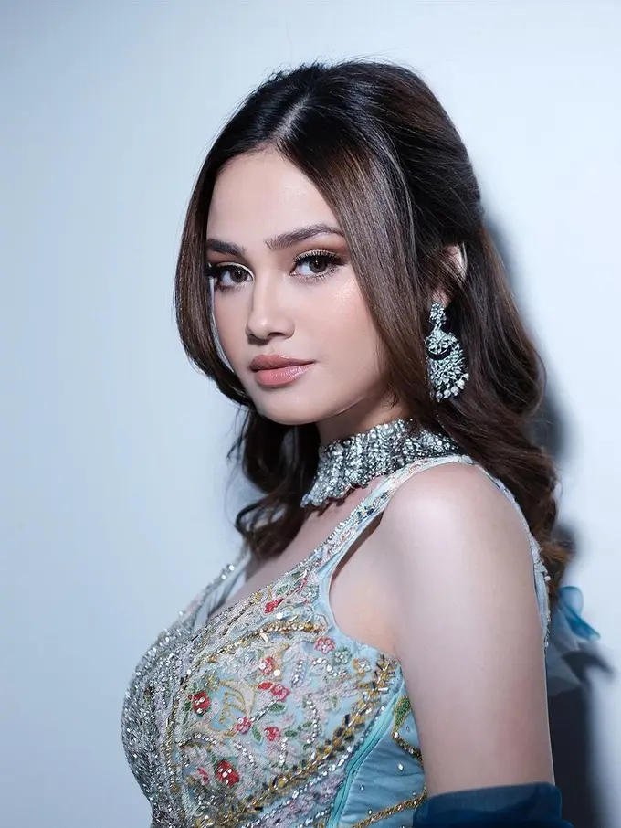 Gaya makeup Syifa Hadju