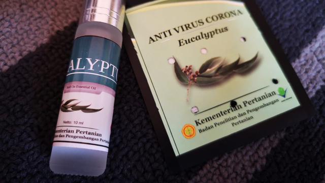 Kalung dari tanaman eucalyptus sebagai produk kesehatan. Kalung ini dipercaya bisa menjadi antivirus Corona. (Dok Kementan)
