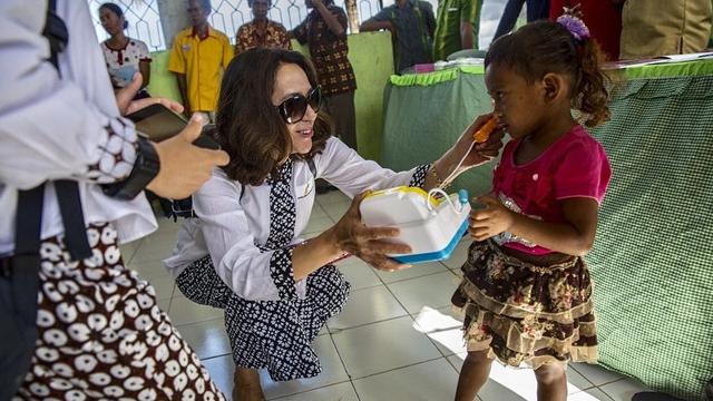 Potret Kartika Soekarno Pulang Kampung ke Indonesia (sumber: instagram/kartikasoekarnofoundation)