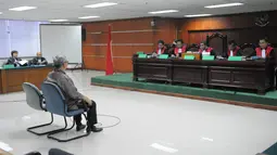 [FOTO] Wajah Lemas Akil Saat Ditolak Eksepsinya 
