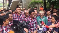 Calon Wakil Gubernur DKI Jakarta nomer urut dua Djarot Saiful Hidayat meminta masyarakat tidak mencampur adukan urusan pilkada dengan agama.