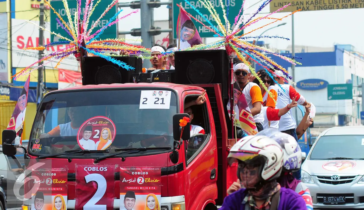 Suasana Karnaval Sosialisasi Pilkada Damai Kota Tangerang Selatan, Minggu (20/9/2015) KPUD Kota Tangsel mengajak masyarakat untuk mensukseskan Pilkada Serentak. (Liputan6.com/Helmi Afandi)