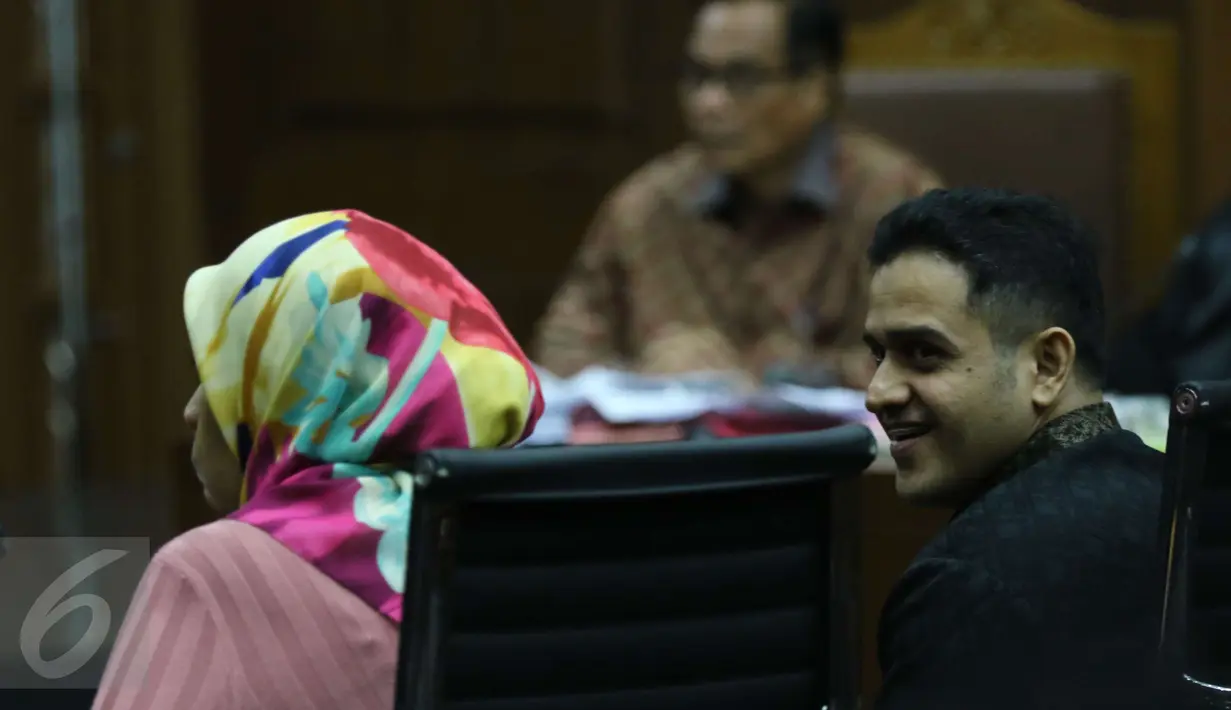 Mantan Bendahara Partai Demokrat, Muhammad Nazaruddin  saat bersaksi di proyek pengadaan e-KTP untuk terdakwa Irman dan Sugiharto di Pengadilan Tindak Pidana Korupsi (Tipikor) Jakarta, Senin, (3/4). (Liputan6.com/Helmi Afandi)