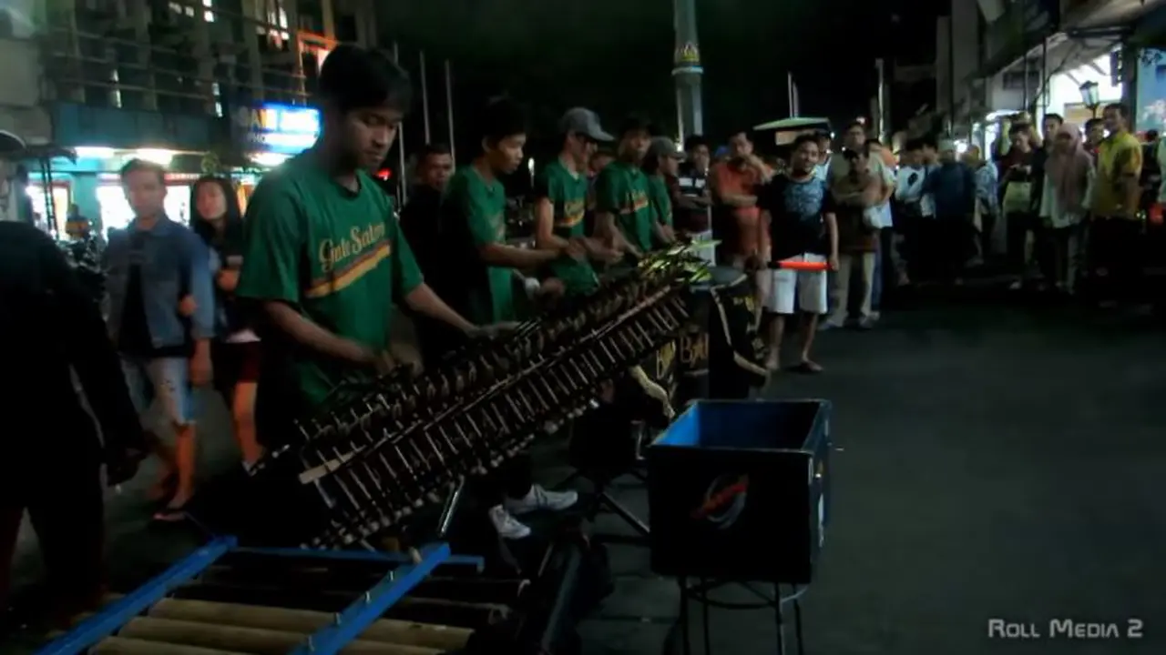 Semangat Daeng Soetigna dalam Aksi Pengamen Angklung Jalanan