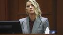 Amber Heard dalam persidangan di Virginia melawan Johnny Depp. (Michael Reynolds/Pool Photo via AP)