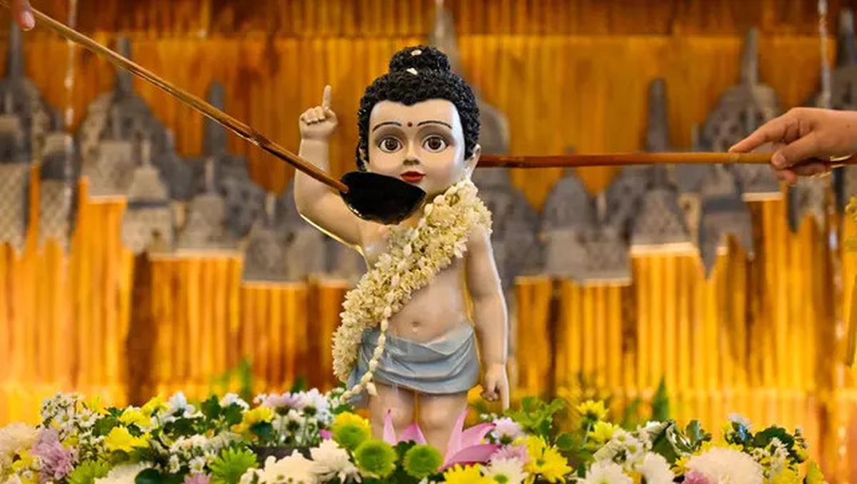 Melihat Prosesi Peringatan Waisak di Wihara Buddha Sakyamuni Banda Aceh
