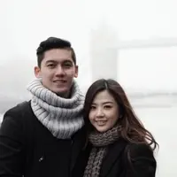 Samuel Zylgwyn dan Franda  di depan London Bridge (Instagram/@frandaaa87)