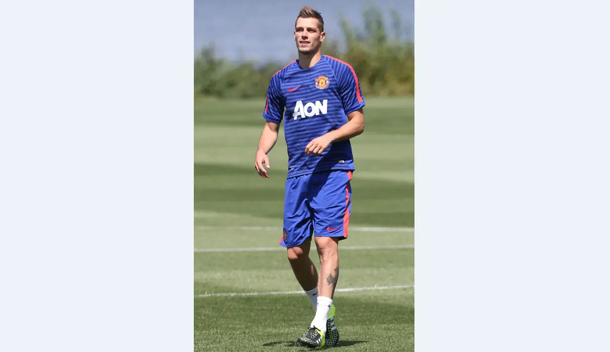  Komentar Luke Shaw : Morgan Schneiderlin adalah seseorang yang saya tahu sejak saya di Southampton dan sangatlah hebat mempunyai dia di sini di United. Saya pikir dia akan melakukan yang terbaik untuk kami. (ManUtd.com)