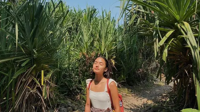 8 Gaya Arawinda Kirana dengan Kain Nusantara, Aktris Muda yang Tengah Disorot karena Isu Perselingkuhan