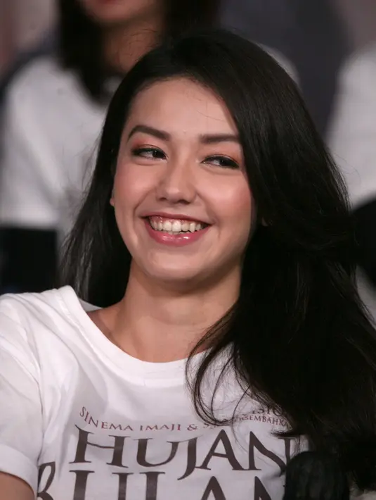 Dengan banyaknya kesulitan yang dirasakan memerankan Pingkan, ia mengaku sempat pesimis dengan peran tersebut. Ada keraguan saat melihat skenario dan memiliki banyak scene. (Nurwahyunan/Bintang.com)