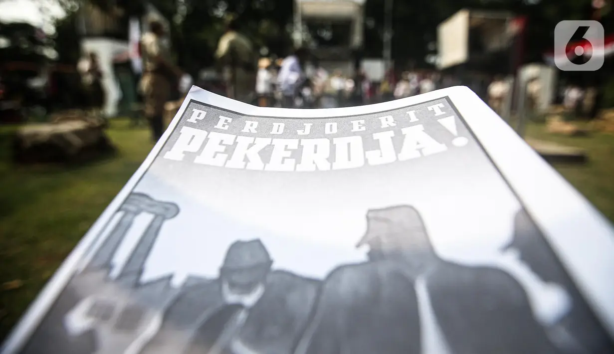 Teatrikal atau sosiodrama "Reenactor Bangor" Gelora Bangsa di halaman Museum Naskah Proklamasi, Jakarta, Selasa (16/8/2022). Pertunjukan tersebut merupakan salah satu rangkaian acara Napak Tilas Proklamasi dalam rangka menyambut Ke-77 Kemerdekaan Republik Indonesia (RI). (Liputan6.com/Faizal Fanani)