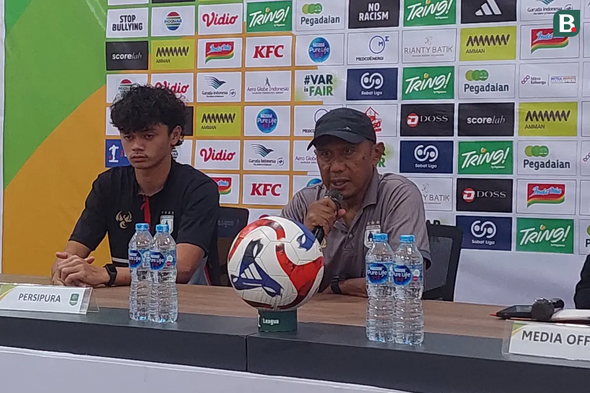Pelatih Persipura Jayapura Rahmad Darmawan (Kanan)