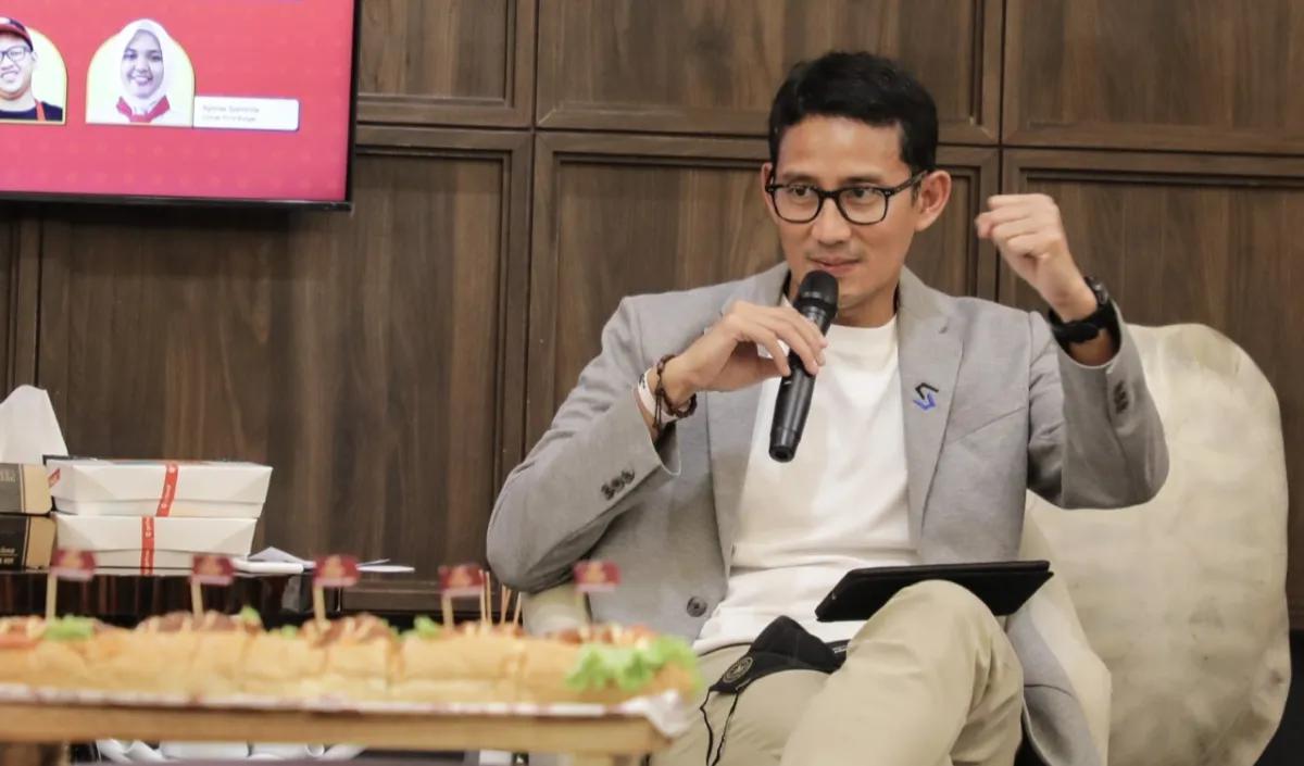 Perihal kapan dan siapa sosok pendamping Ganjar, dia menyebut pihaknya terus menggodok nama-nama yang beredar saat ini.&nbsp;