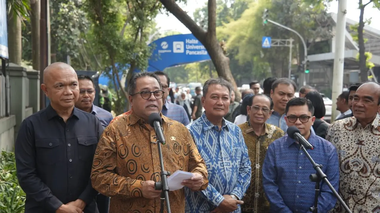 Wakil Gubernur (Wagub) DKI Jakarta, Rano Karno meresmikan Halte Universitas Pancasila di Jalan Lenteng Agung Raya, Jagakarsa.