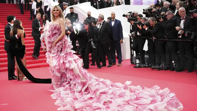 Heidi Klum dalam Festival Film Cannes 2025. (Scott A Garfitt/Invision/AP)
