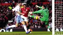 Aston Villa. Cristiano Ronaldo juga telah membukukan 6 gol saat bersua Aston Villa di Liga Inggris. Gol pertamanya dicetak pada pekan terakhir musim 2003/2004 via sepakan kaki kanan. Gol terakhirnya dicetak pada pekan ke-32 musim 2007/2008 juga lewat sepakan kaki kanan. (Foto: AFP/Paul Ellis)