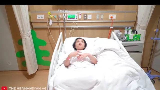 Arsy Hermansyah Jatuh dari Ketinggian 2 Meter Saat sedang Bermain Wahana Permainan Anak, Langsung Dilarikan ke Rumah Sakit