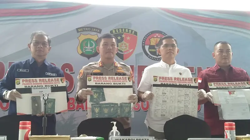 Polres Bandara Soekarno Hatta dan BP2MI Banten menggagalkan keberangkatan 10 Warga Negara Indonesia (WNI) yang hendak menuju Malaysia yang diduga akan dipekerjaan secara ilegal.
