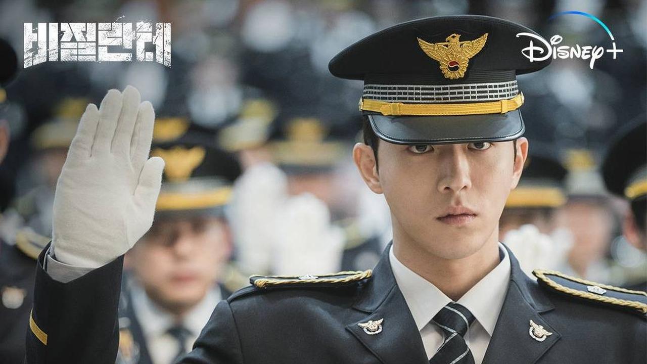 Kim Ji Yong, yang kehilangan ibunya karena aksi penjahat, memutuskan untuk bertindak sendiri demi balas dendam.