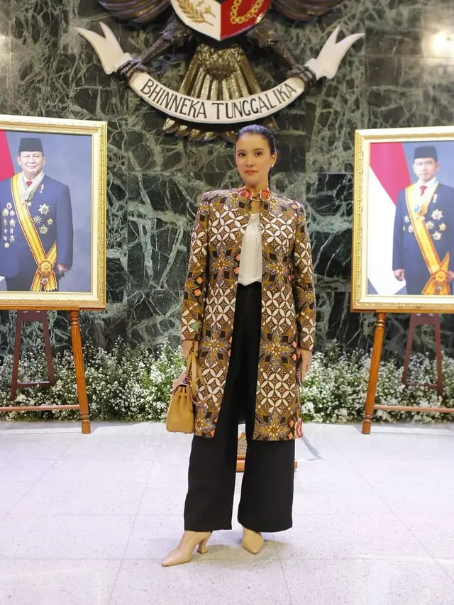 6 Model Batik Elegan Marcella Zalianty yang Curi Perhatian